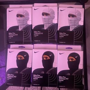 Nike Pro Therma-FIT Hood in Black and White